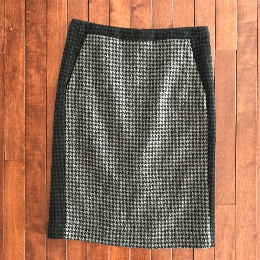 J. Crew Women's Black and Gray Herringbone Print Pencil Skirt Size 2
